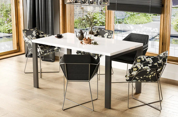 Der exquisite, ausziehbaren Holz Esstisch garant von Endo Möbel - ein wahrer Blickfang für Ihr Esszimmer! Mit seiner innovativen Ausziehfunktion ist dieser Tisch perfekt für gesellige Abende mit Familie und Freunden geeignet