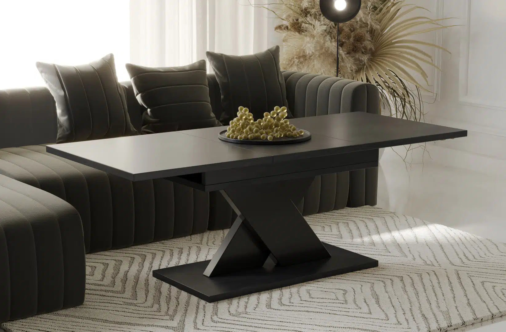 Der exquisite, ausziehbaren Holz Esstisch Ilo von Endo Möbel - ein wahrer Blickfang für Ihr Esszimmer! Mit seiner innovativen Ausziehfunktion ist dieser Tisch perfekt für gesellige Abende mit Familie und Freunden geeignet