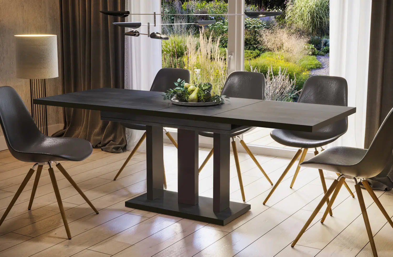 Der exquisite, ausziehbaren Holz Esstisch Appia von Endo Möbel - ein wahrer Blickfang für Ihr Wohnzimmer! Mit seiner innovativen Ausziehfunktion ist dieser Tisch perfekt für gesellige Abende mit Familie und Freunden geeignet