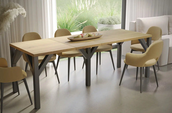 Der exquisite, ausziehbaren Holz Esstisch Baltika von Endo Möbel - ein wahrer Blickfang für Ihr Esszimmer! Mit seiner innovativen Ausziehfunktion ist dieser Tisch perfekt für gesellige Abende mit Familie und Freunden geeignet
