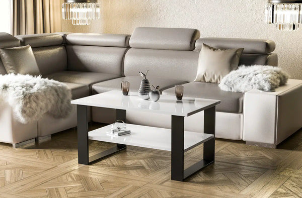 Erleben Sie Gemütlichkeit pur mit dem exquisiten Holz Couchtisch Inga von Endo Möbel - ideal für gesellige Abende und als praktische Ablagefläche im Alltag. Verwandeln Sie Ihr Wohnzimmer zur Wohlfühloase!